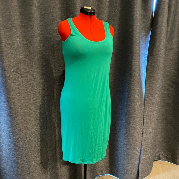 LOOBIES STORY
EMERALD PRAGUE MIDI DRESS size 16 - Picture 6 of 12